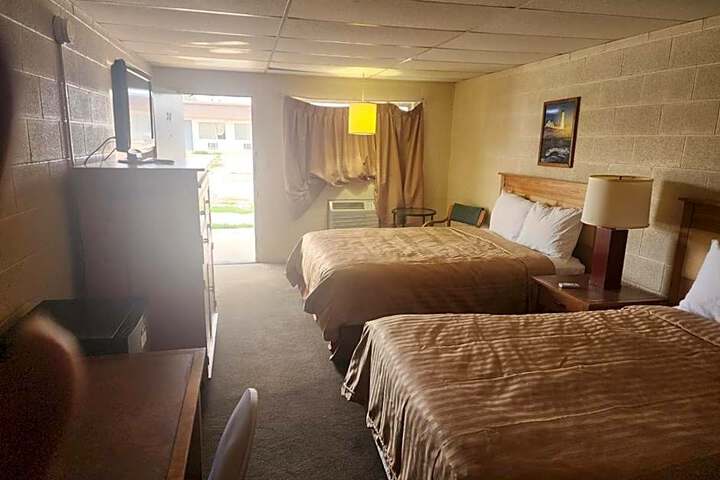 First Inn by OYO Quinter Hwy 70