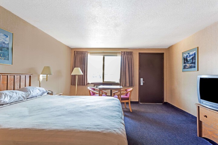 Room 13 of 16