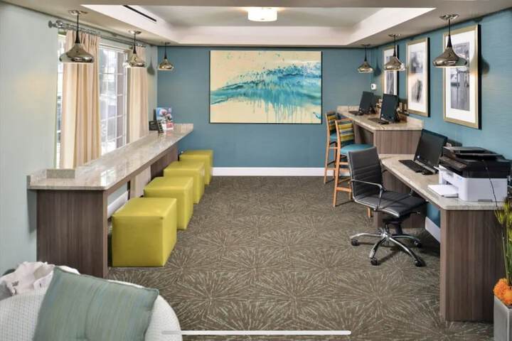 Business Center 27 of 28