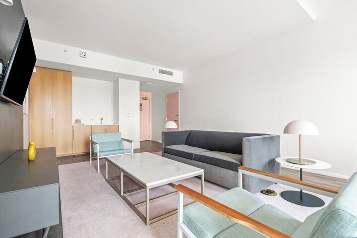 Room 107 of 164