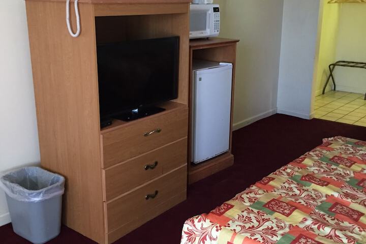 Wildwood Inn Tropical Dome & Theme Suites