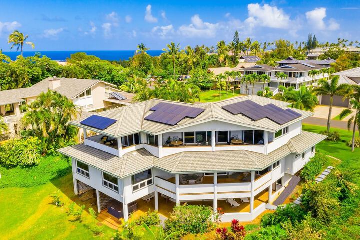 Hale Ohana Nui 5 Bedroom Home by RedAwning