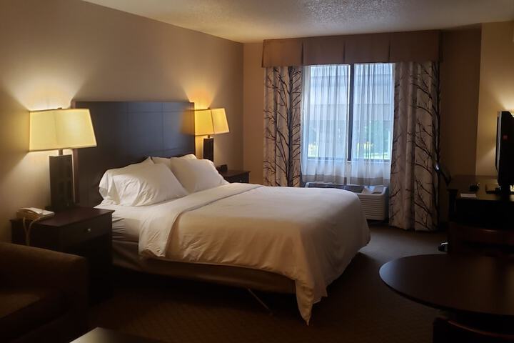 Holiday Inn Express Grove City by IHG