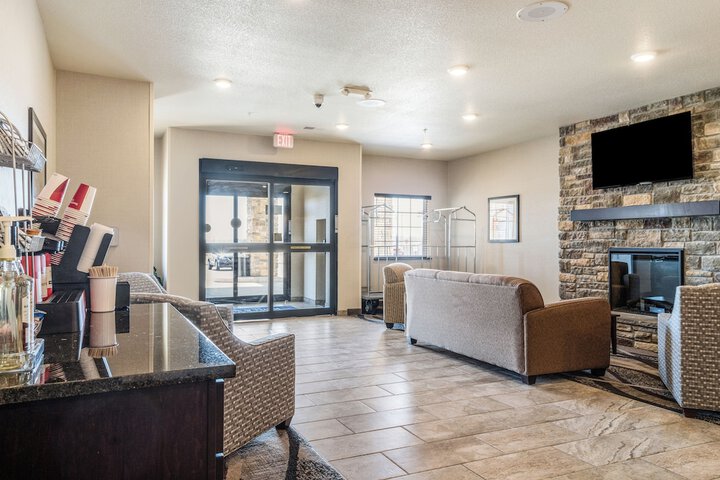 Cobblestone Hotel & Suites - Newport
