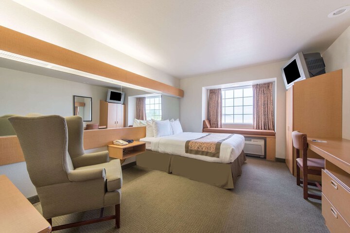 Room 6 of 15