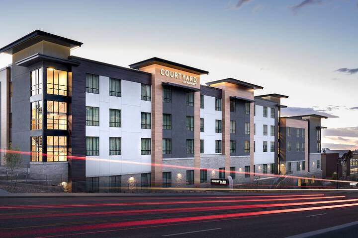Hotel 4 of 80