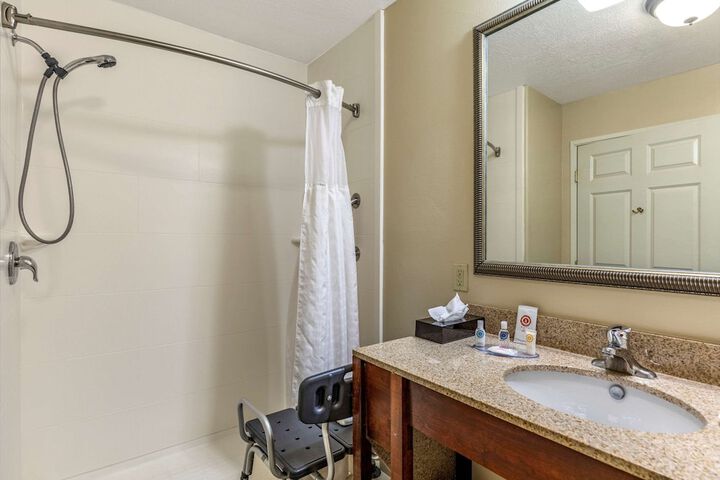 Room 21 of 32