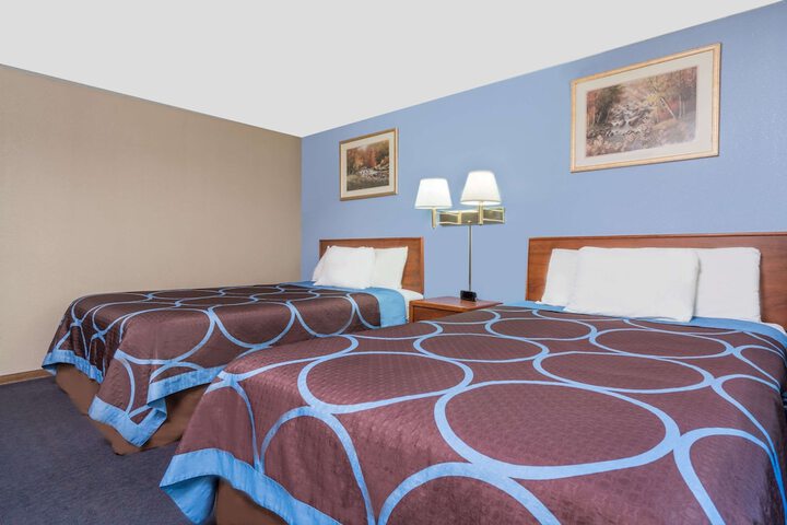 Room 9 of 15
