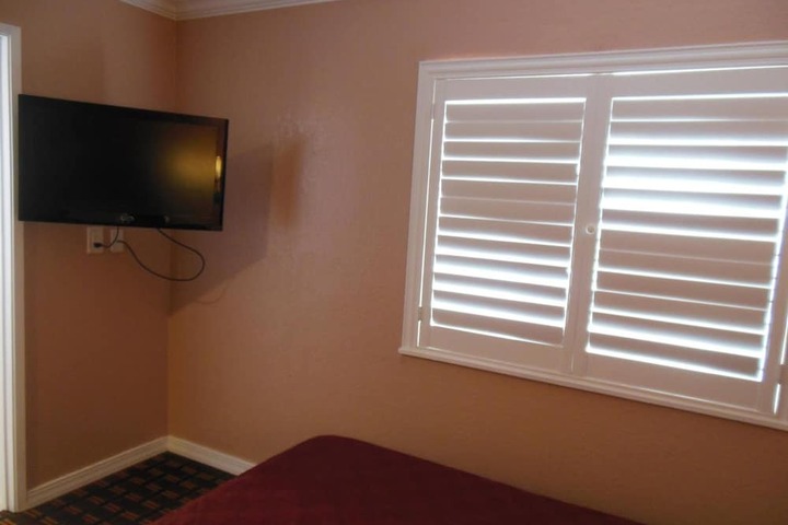 Room 33 of 48