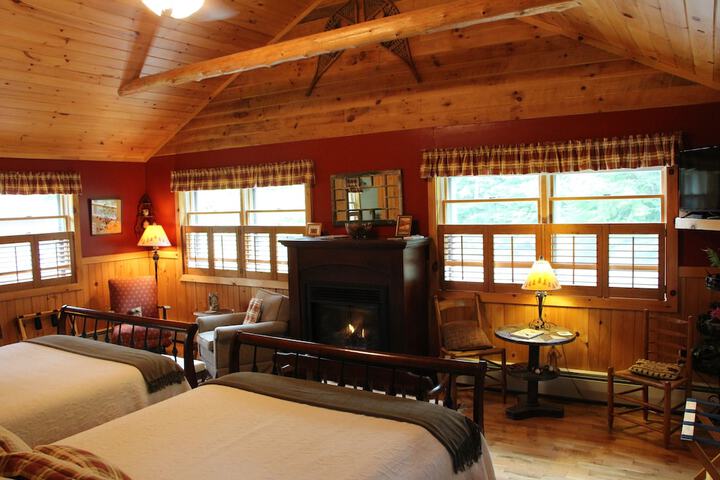 Kiwassa Lake Bed & Breakfast