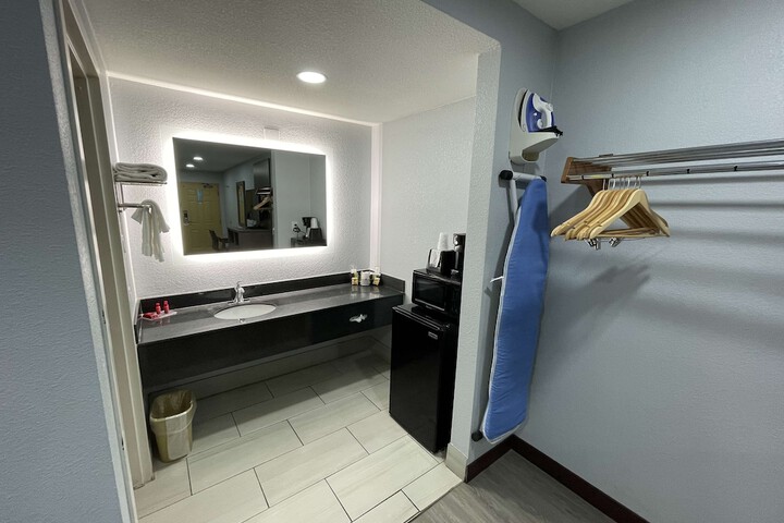 Room 14 of 18
