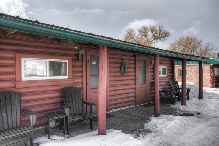 Sportsmans Lodge