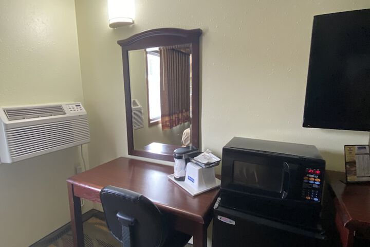 Travelodge by Wyndham La Porte / Michigan City Area