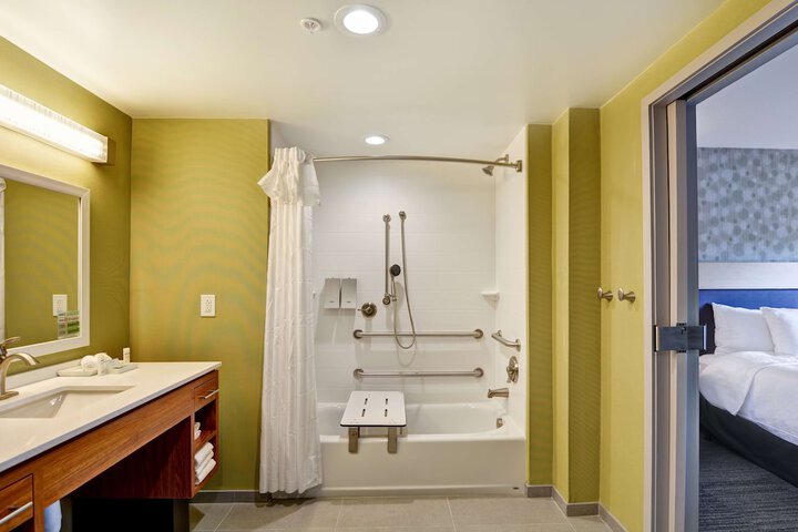 Room 28 of 47