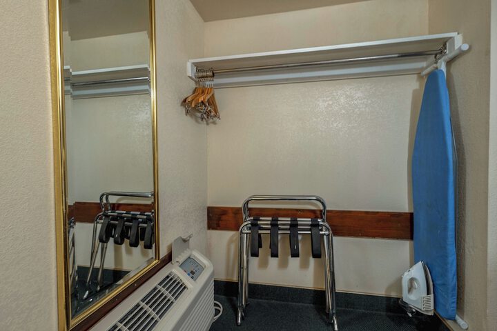 Room 27 of 68