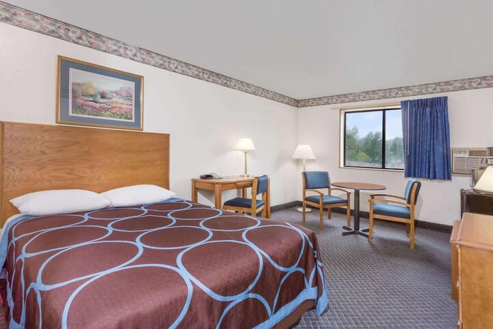 Room 17 of 24