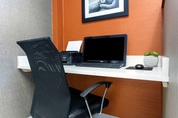 Business Center 4 of 10