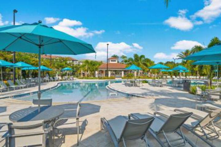 Brand New Super Cool Fountain View Condo by Main Pool Near Parks & OCCCC