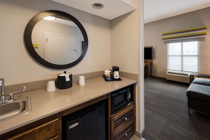 Hampton Inn & Suites Fredericksburg-at Celebrate Virginia
