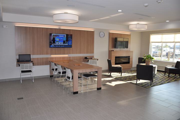 Business Center 36 of 37