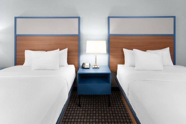 AmericInn by Wyndham Reedsburg