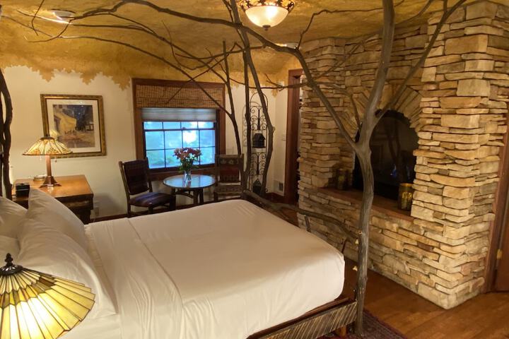 Room 17 of 32