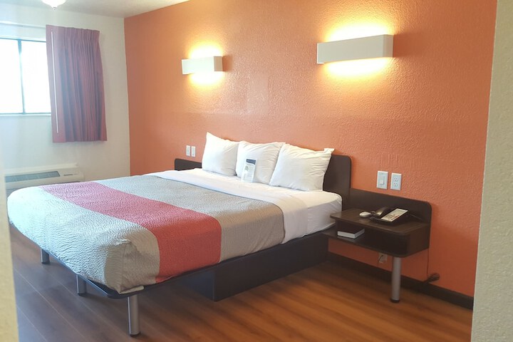 Room 80 of 82