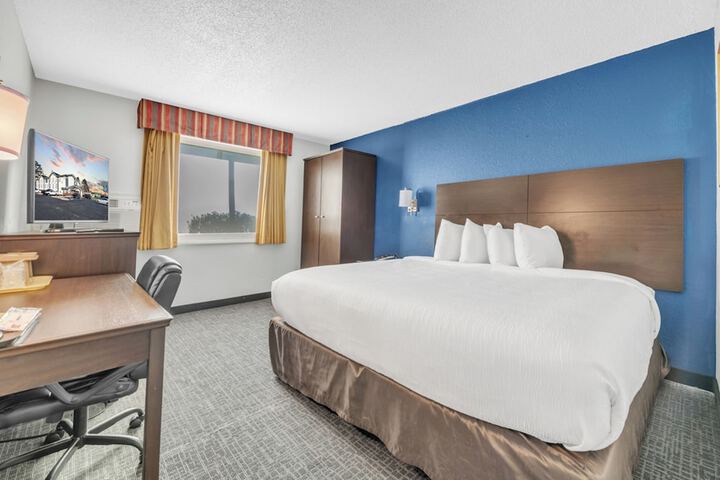 Room 16 of 40