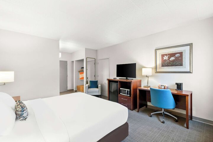 Room 17 of 39
