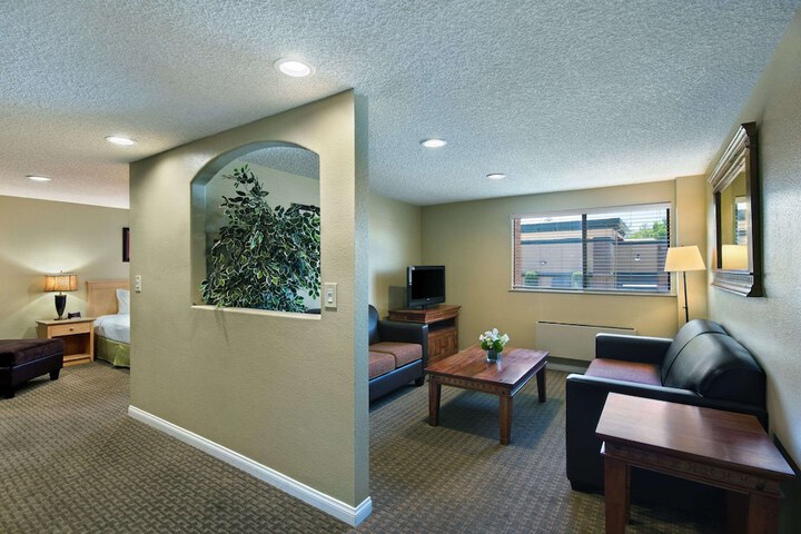 Room 32 of 54