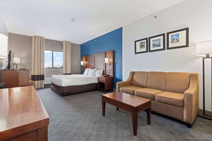 Room 10 of 29