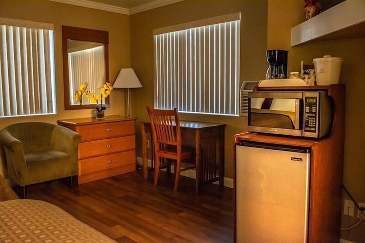 Room 17 of 33