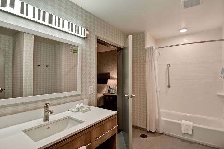 Room 13 of 37