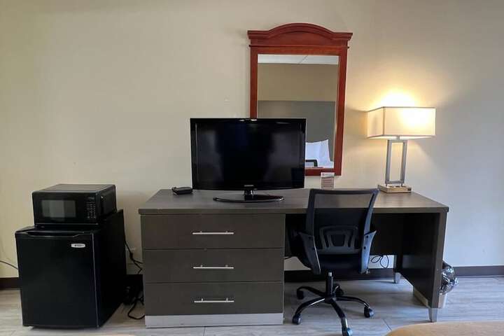 Room 6 of 28