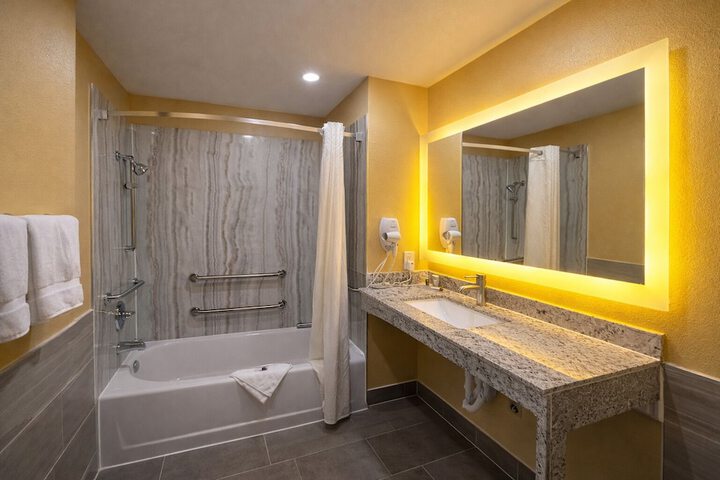Super 8 by Wyndham Pasadena