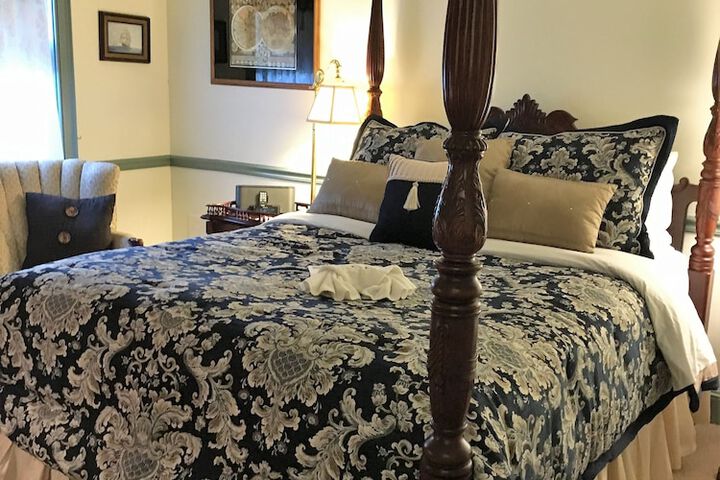 Room 18 of 37