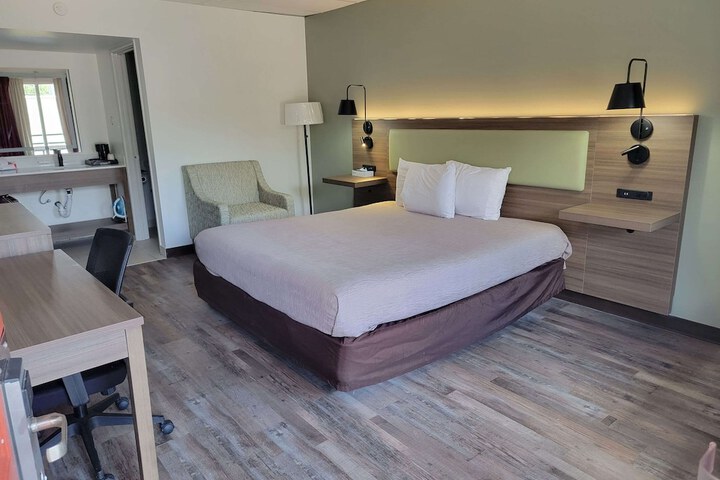 Room 11 of 11