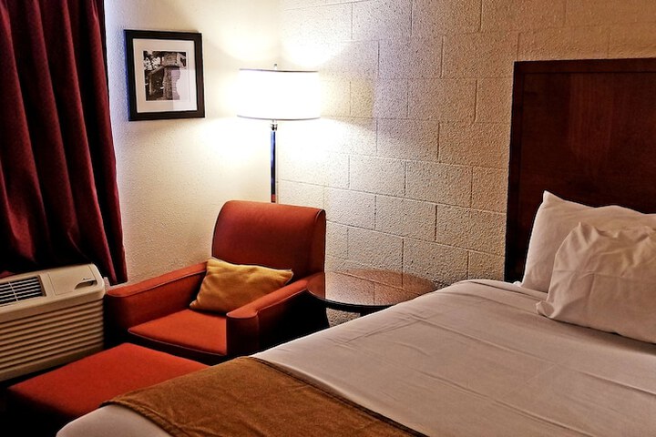 Room 6 of 20