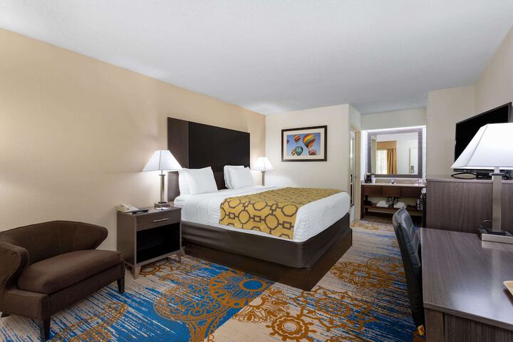 Room 10 of 26