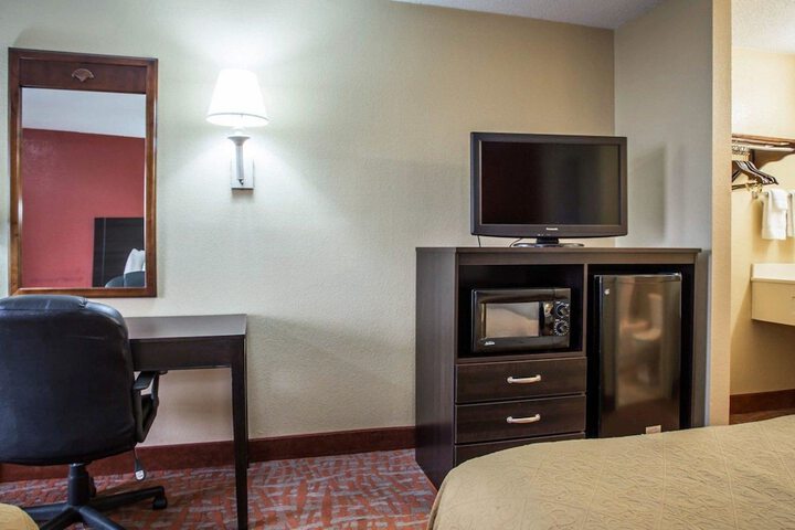 Quality Inn & Suites Monroe