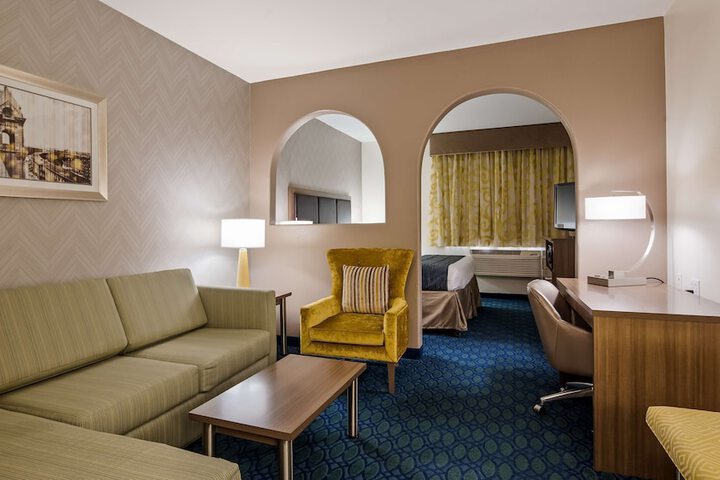 Room 10 of 17