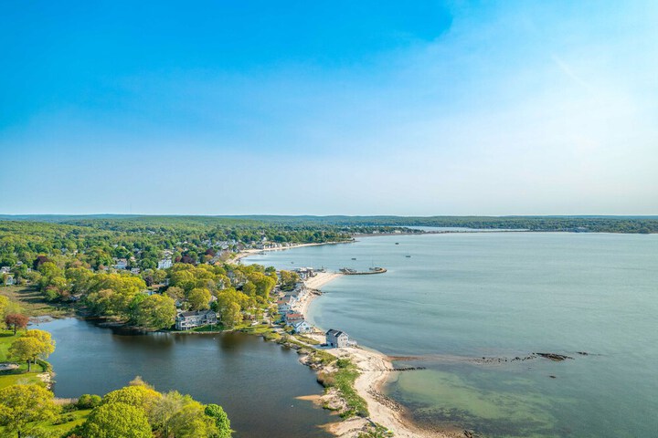 Charming Niantic Vacation Rental: Walk to Beach!