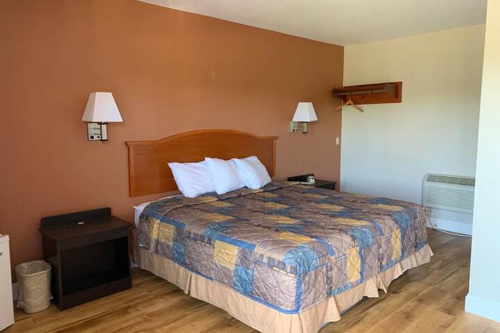 Room 14 of 33