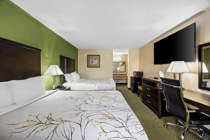 Room 27 of 34