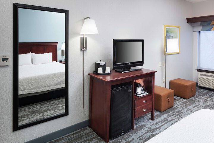 Room 12 of 38