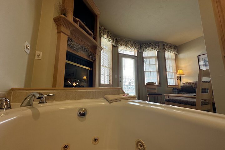 Hot Tub 125 of 136