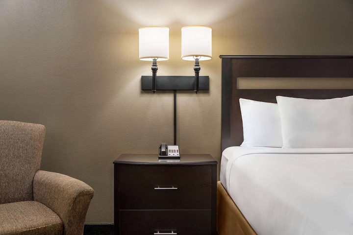 Travelodge by Wyndham Dexter