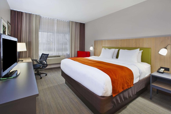Country Inn & Suites by Radisson Big Rapids, MI