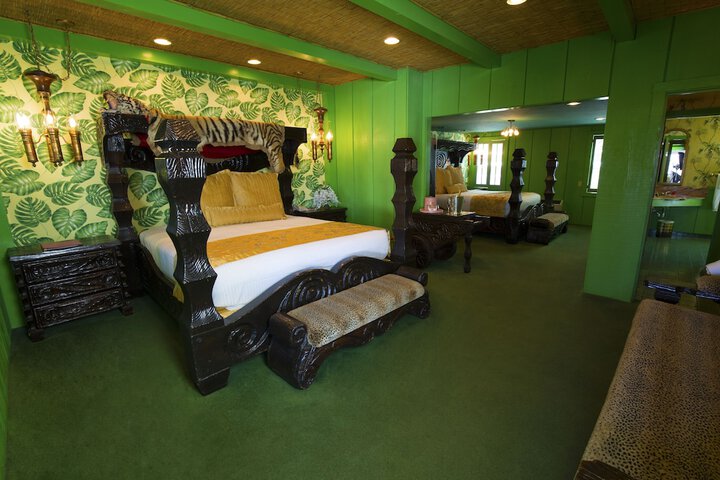 Room 33 of 461