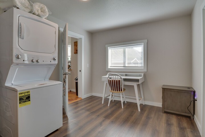 Lafayette Townhome: Cozy Retreat w / Private Patio
